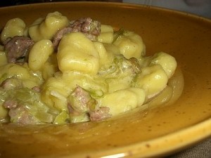 Gnocchi con funghi, salsiccia e philadelphia